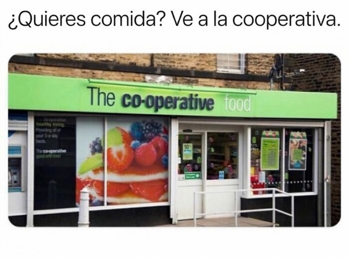 Fachada de un supermercado The Co-operative Food, representando memes británicos del día a día.