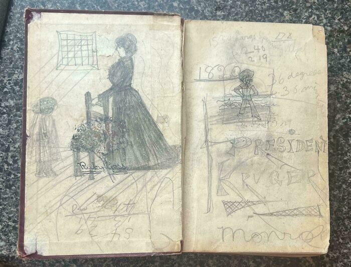 Bocetos a lápiz en un libro viejo, ejemplos fascinantes de objetos efímeros.