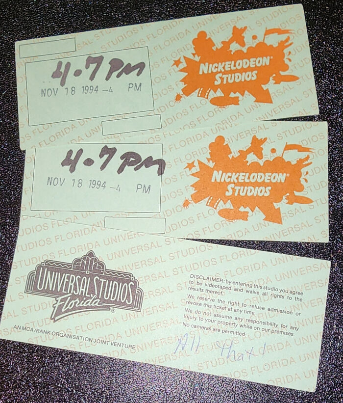 Entradas antiguas de Nickelodeon Studios, objetos efímeros de los 90.