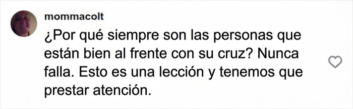 Comentario crítico sobre la actitud de la estudiante gritando a manifestantes. Comentario crítico sobre la actitud de la estudiante gritando a manifestantes.