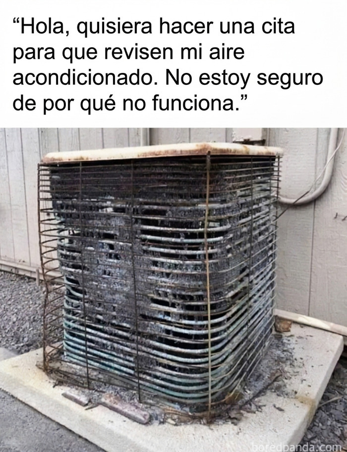 Meme sobre construcción que muestra una unidad de aire acondicionado completamente quemada y destruida.