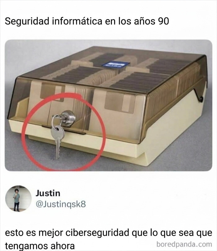 Caja de disquetes retro con llave para reír con memes divertidos.