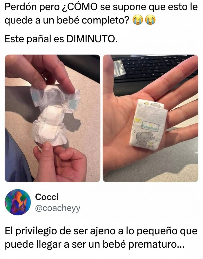 Mano sosteniendo un pañal extremadamente pequeño en un meme divertido sobre bebés prematuros