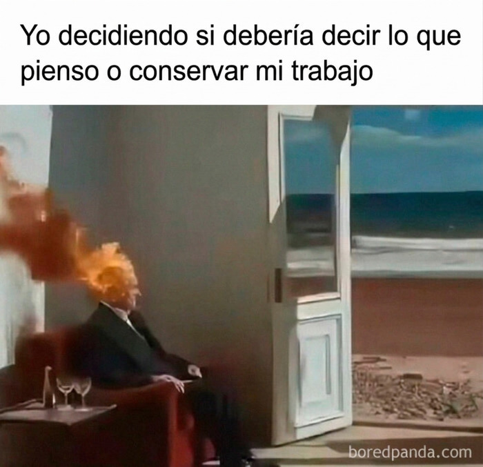 Hombre sentado con la cabeza en llamas pensando si hablar en el trabajo, un gran meme gracioso
