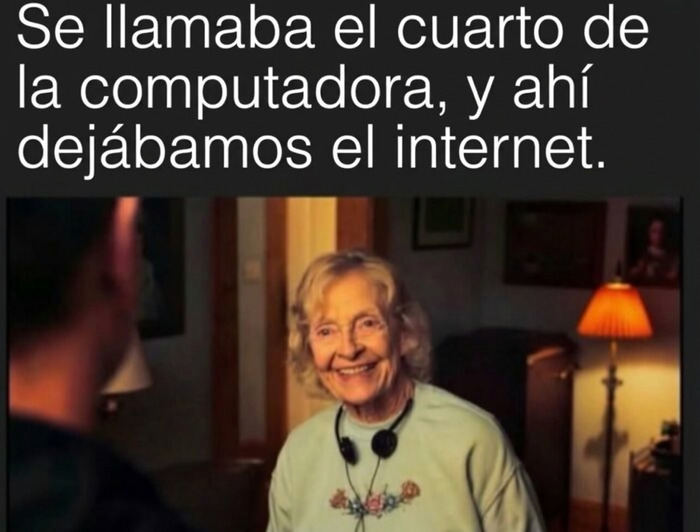 Una mujer mayor recordando el antiguo cuarto de la computadora en una escena de imágenes y memes sin contexto.