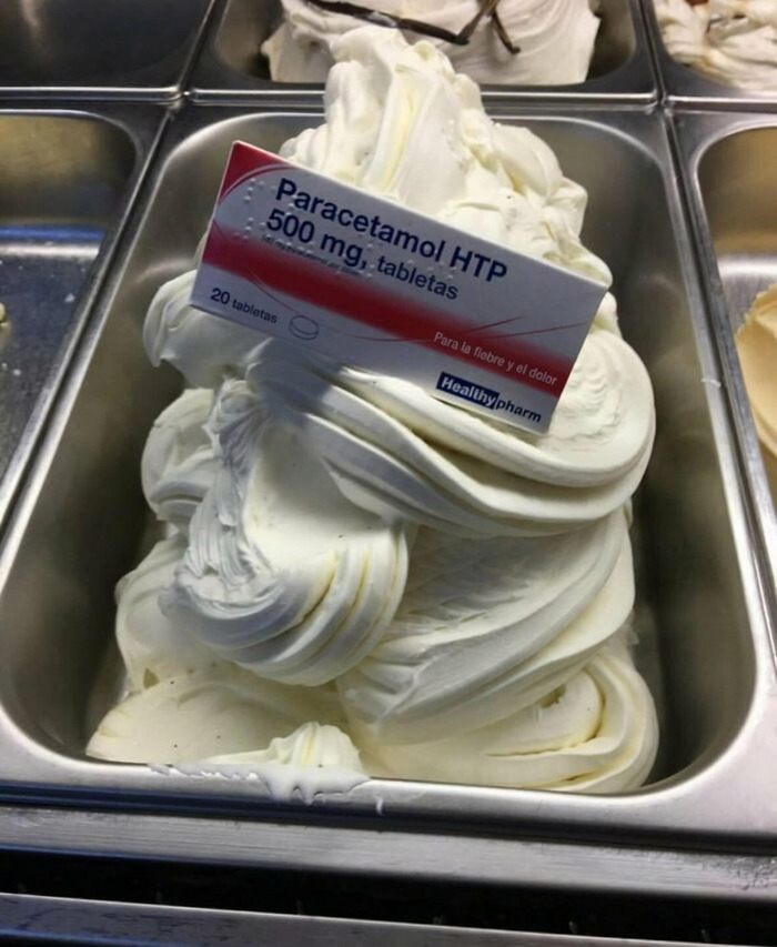 Cubeta de helado blanco etiquetada como Paracetamol, compartida en imágenes y memes sin contexto.