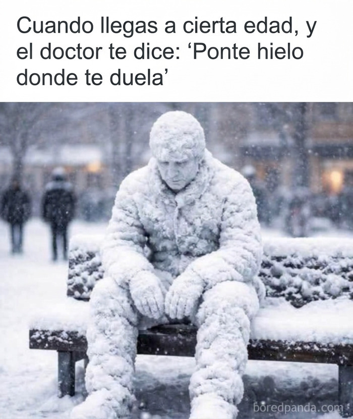 Estatua cubierta de nieve en memes divertidos sobre envejecer.