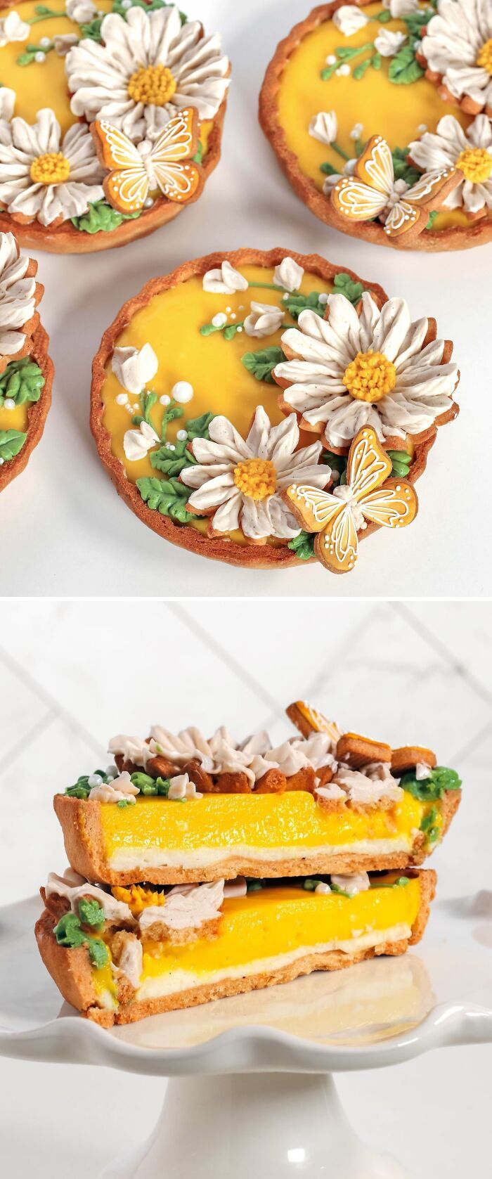 Tartaletas decoradas con flores de crema y mariposas, repostería detallada.