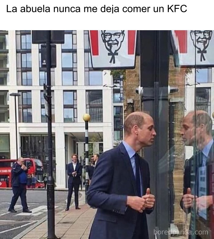 Príncipe Guillermo mirando el escaparate de un KFC en uno de estos memes británicos.
